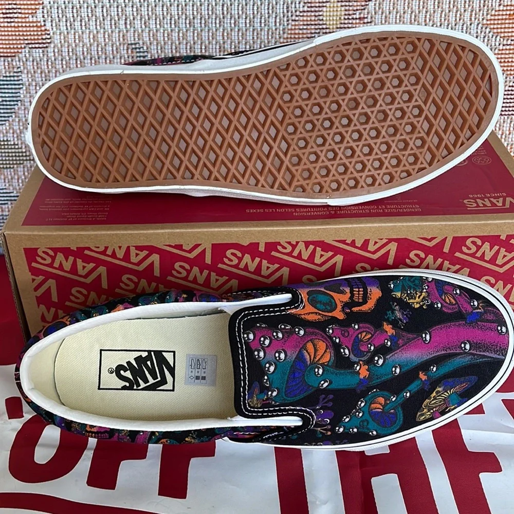 Vans Classic Slip-On
Trippy Drip Black Multi
VNOA7Q5DOZB
Men’s sneakers - Picture 4 of 16